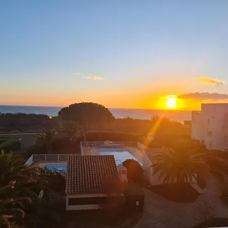 Magnifique Vue Pour Ce T2 Avec Piscine