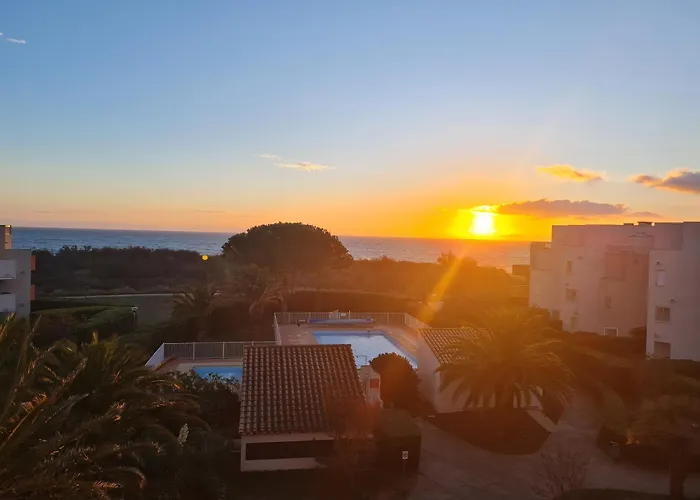 Magnifique Vue Pour Ce T2 Avec Piscine